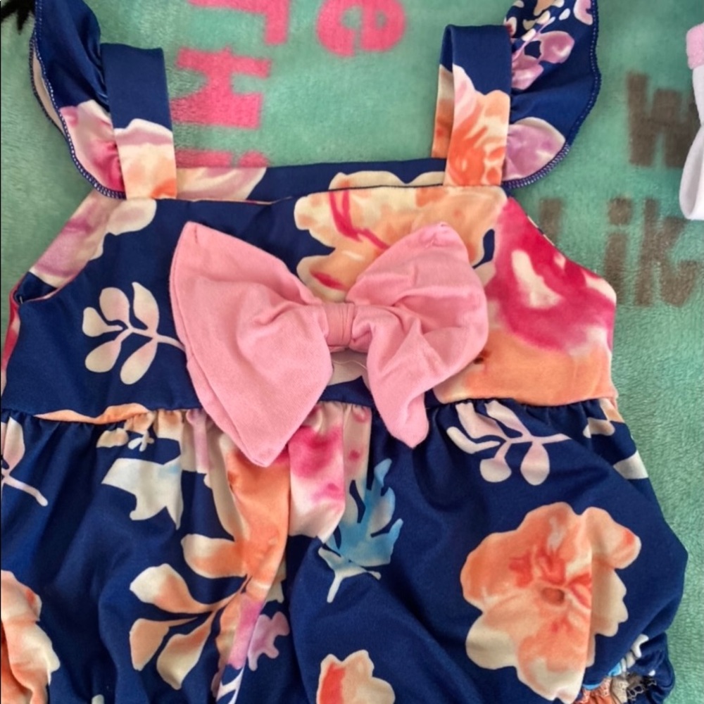 Cute floral romper!